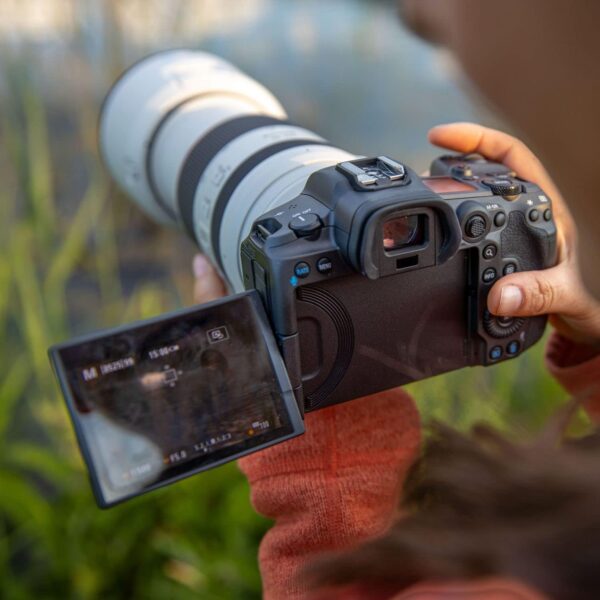 Canon Cámara sin espejo EOS R5 (solo cuerpo), cámara híbrida de fotograma completo, video 8K, sensor CMOS de 45 megapíxeles, procesador de imagen DIGIC X, hasta 12 FPS, montaje RF, negro - Imagen 4
